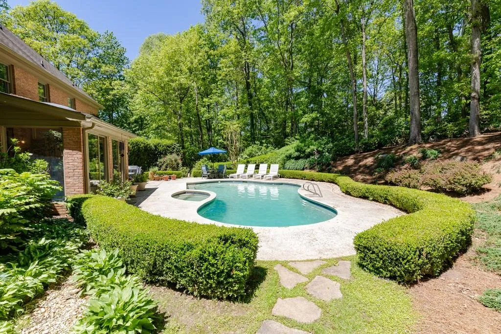 2680 Spalding Drive, Sandy Springs, Georgia 30350, 4 Bedrooms Bedrooms, ,3 BathroomsBathrooms,Residential,Sold,2680 Spalding Drive,6664601