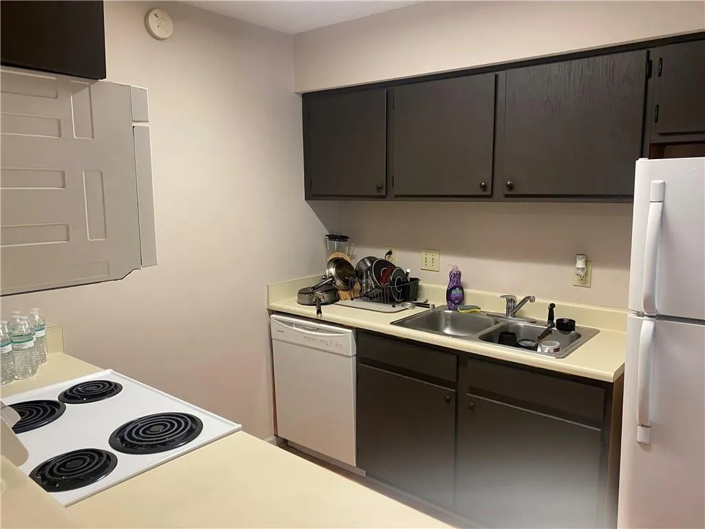 2518 Huntingdon Chase, Sandy Springs, Georgia 30350, 1 Bedroom Bedrooms, ,1 BathroomBathrooms,Residential,Sold,2518 Huntingdon Chase,6874036