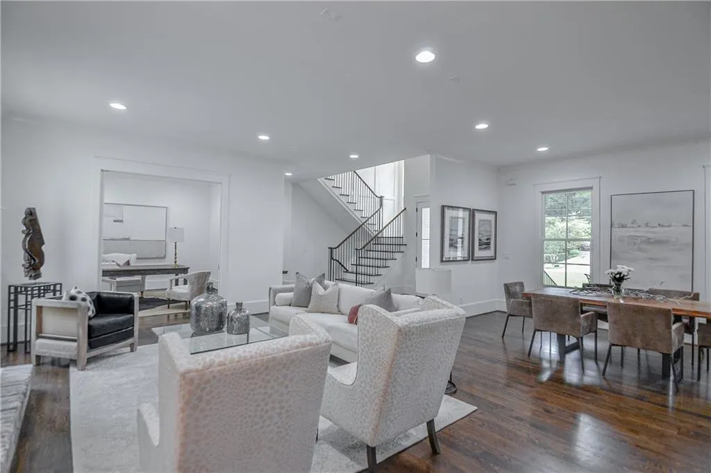 6860 Heathfield Drive, Sandy Springs, Georgia 30328, 5 Bedrooms Bedrooms, ,5 BathroomsBathrooms,Residential,Sold,6860 Heathfield Drive,6779299