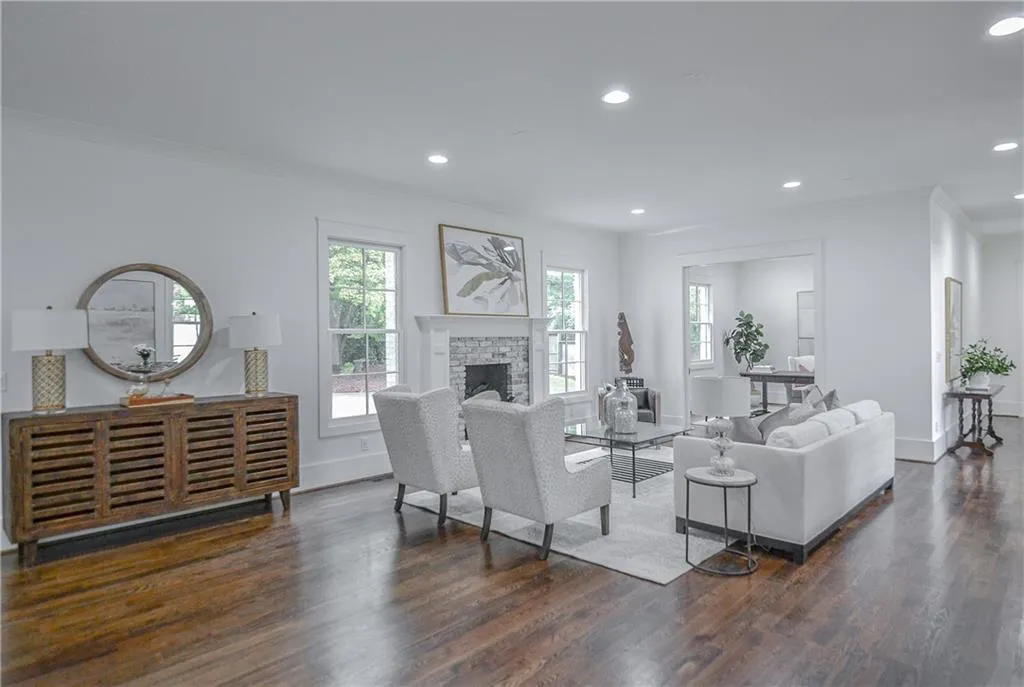 6860 Heathfield Drive, Sandy Springs, Georgia 30328, 5 Bedrooms Bedrooms, ,5 BathroomsBathrooms,Residential,Sold,6860 Heathfield Drive,6779299