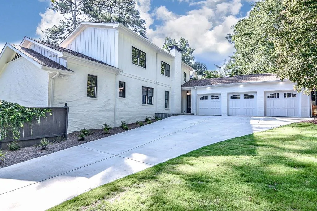 6860 Heathfield Drive, Sandy Springs, Georgia 30328, 5 Bedrooms Bedrooms, ,5 BathroomsBathrooms,Residential,Sold,6860 Heathfield Drive,6779299