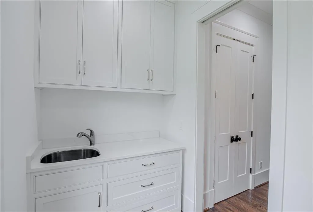 6860 Heathfield Drive, Sandy Springs, Georgia 30328, 5 Bedrooms Bedrooms, ,5 BathroomsBathrooms,Residential,Sold,6860 Heathfield Drive,6779299