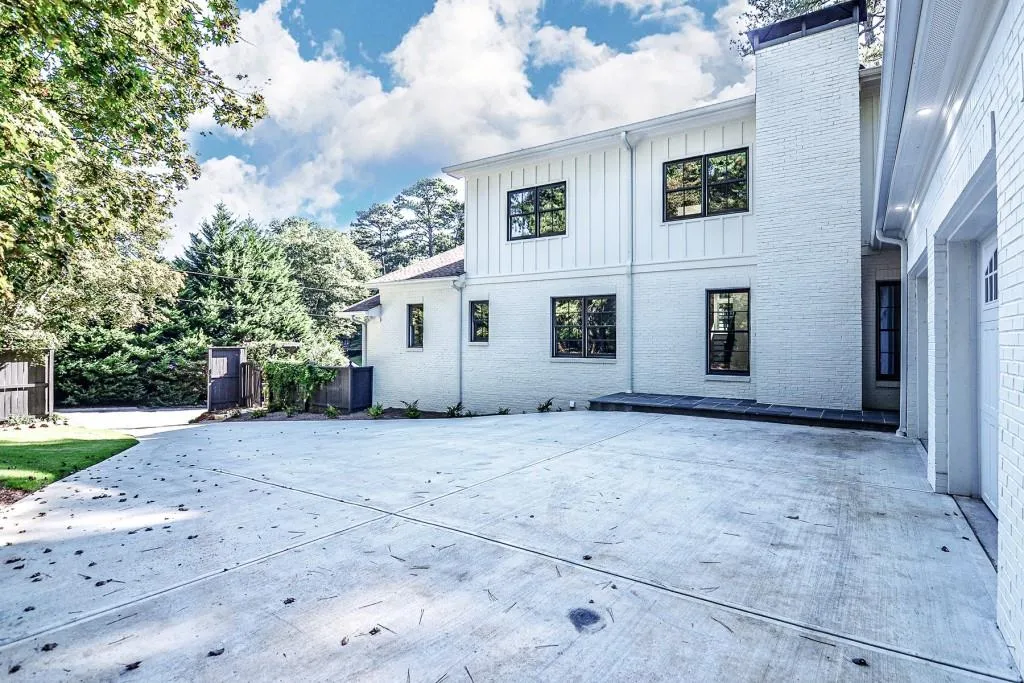 6860 Heathfield Drive, Sandy Springs, Georgia 30328, 5 Bedrooms Bedrooms, ,5 BathroomsBathrooms,Residential,Sold,6860 Heathfield Drive,6779299