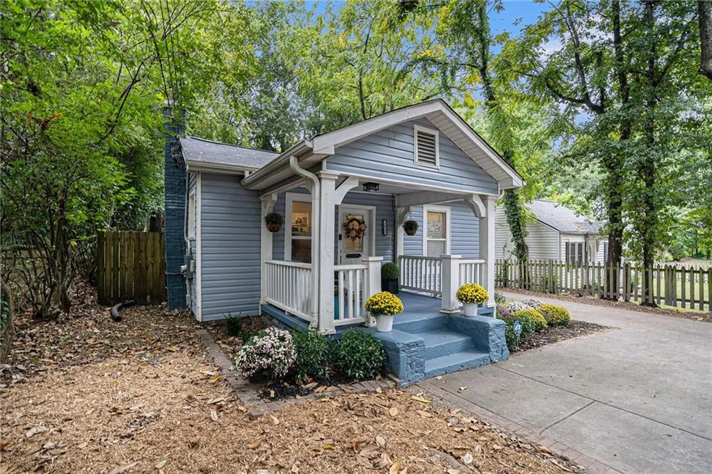 1812 Defoor Avenue Nw, Atlanta, Georgia 30318, 3 Bedrooms Bedrooms, ,2 BathroomsBathrooms,Residential,For Sale,1812 Defoor Avenue Nw,7675181
