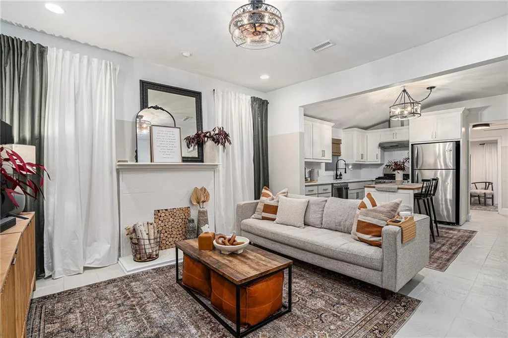 1812 Defoor Avenue Nw, Atlanta, Georgia 30318, 3 Bedrooms Bedrooms, ,2 BathroomsBathrooms,Residential,For Sale,1812 Defoor Avenue Nw,7675181