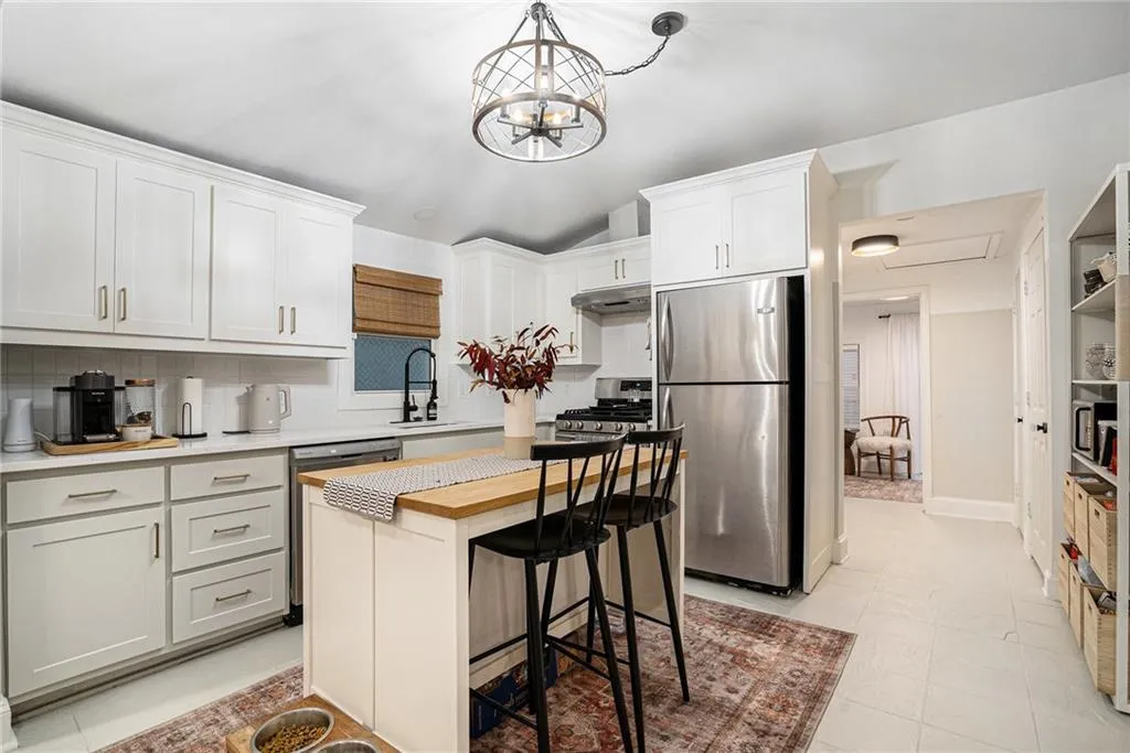 1812 Defoor Avenue Nw, Atlanta, Georgia 30318, 3 Bedrooms Bedrooms, ,2 BathroomsBathrooms,Residential,For Sale,1812 Defoor Avenue Nw,7675181