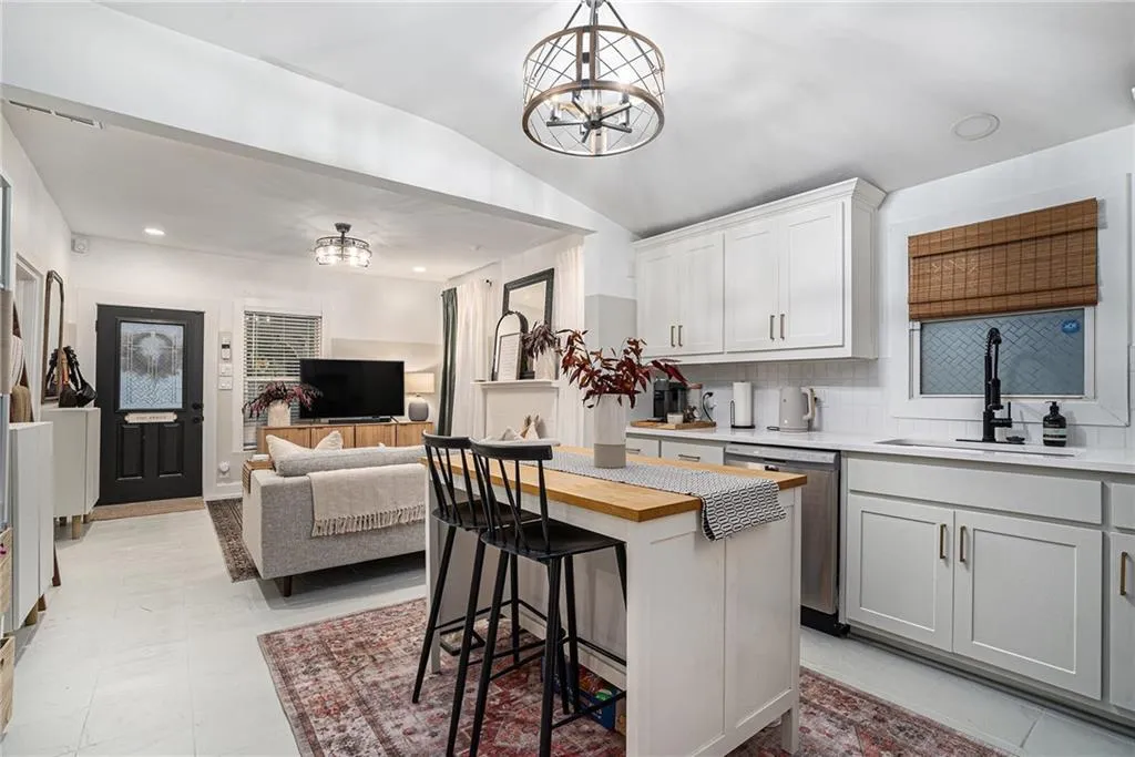 1812 Defoor Avenue Nw, Atlanta, Georgia 30318, 3 Bedrooms Bedrooms, ,2 BathroomsBathrooms,Residential,For Sale,1812 Defoor Avenue Nw,7675181