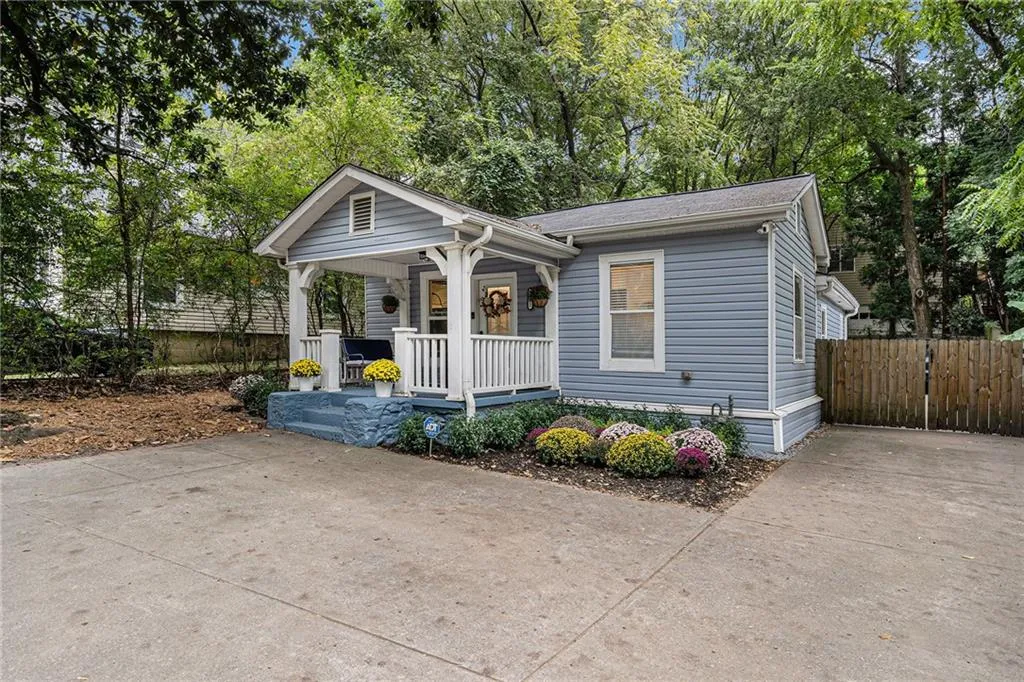 1812 Defoor Avenue Nw, Atlanta, Georgia 30318, 3 Bedrooms Bedrooms, ,2 BathroomsBathrooms,Residential,For Sale,1812 Defoor Avenue Nw,7675181