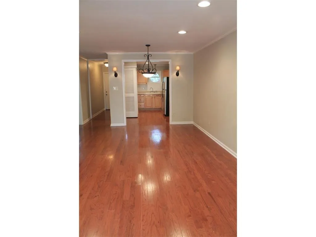 5400 Roswell Road Ne Unit P4, Sandy Springs, Georgia 30342, 2 Bedrooms Bedrooms, ,1 BathroomBathrooms,Residential,Sold,5400 Roswell Road Ne Unit P4,5813759