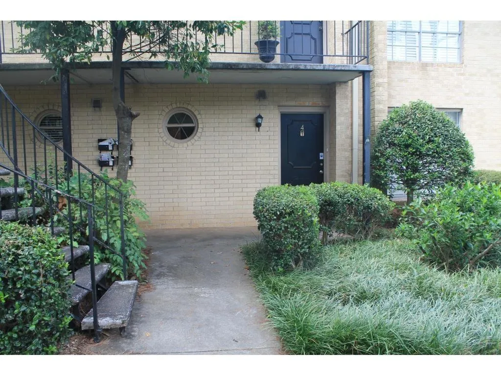 5400 Roswell Road Ne Unit P4, Sandy Springs, Georgia 30342, 2 Bedrooms Bedrooms, ,1 BathroomBathrooms,Residential,Sold,5400 Roswell Road Ne Unit P4,5813759