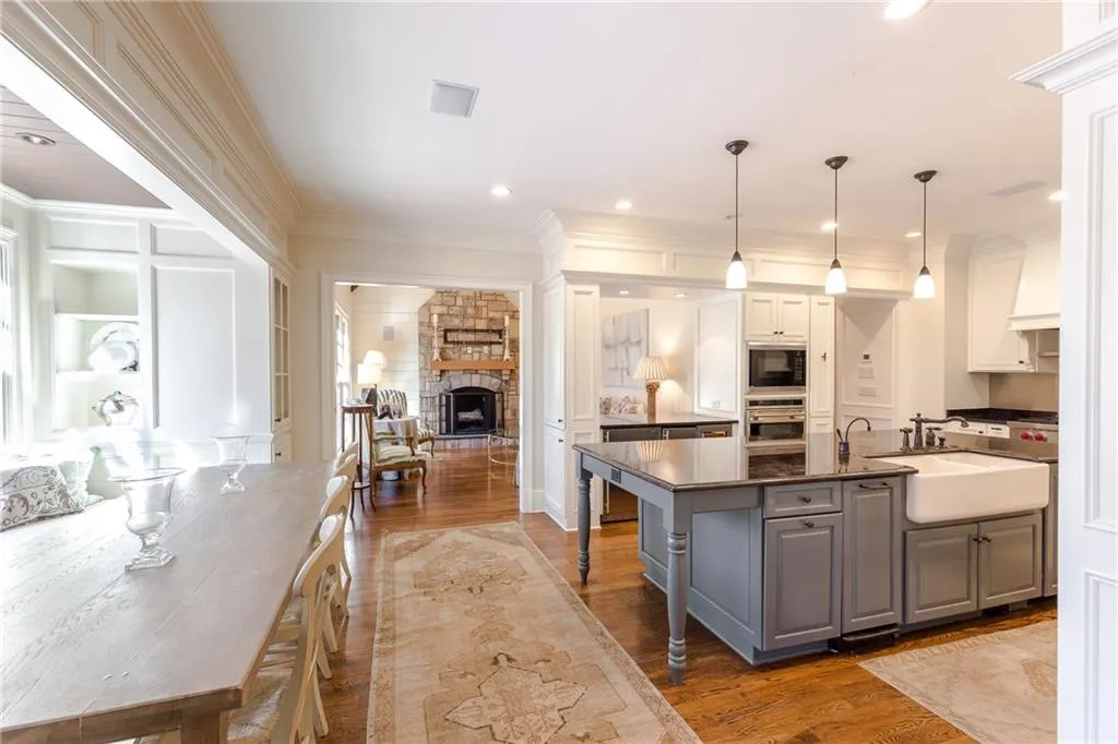 5400 Powers Ferry Road, Sandy Springs, Georgia 30327, 6 Bedrooms Bedrooms, ,5 BathroomsBathrooms,Residential,Sold,5400 Powers Ferry Road,5953389