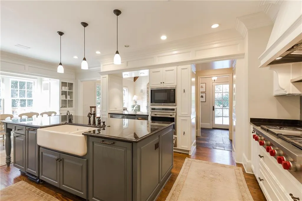 5400 Powers Ferry Road, Sandy Springs, Georgia 30327, 6 Bedrooms Bedrooms, ,5 BathroomsBathrooms,Residential,Sold,5400 Powers Ferry Road,5953389