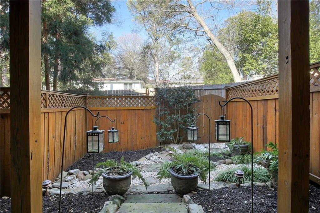 157 Chemin De Vie, Sandy Springs, Georgia 30342, 3 Bedrooms Bedrooms, ,3 BathroomsBathrooms,Residential,Sold,157 Chemin De Vie,5959628