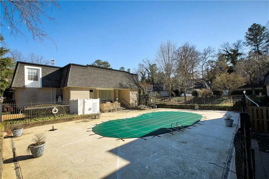 157 Chemin De Vie, Sandy Springs, Georgia 30342, 3 Bedrooms Bedrooms, ,3 BathroomsBathrooms,Residential,Sold,157 Chemin De Vie,5959628