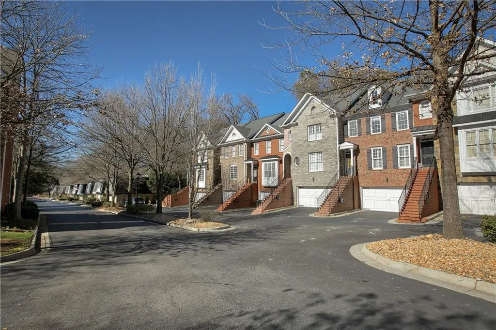 157 Chemin De Vie, Sandy Springs, Georgia 30342, 3 Bedrooms Bedrooms, ,3 BathroomsBathrooms,Residential,Sold,157 Chemin De Vie,5959628