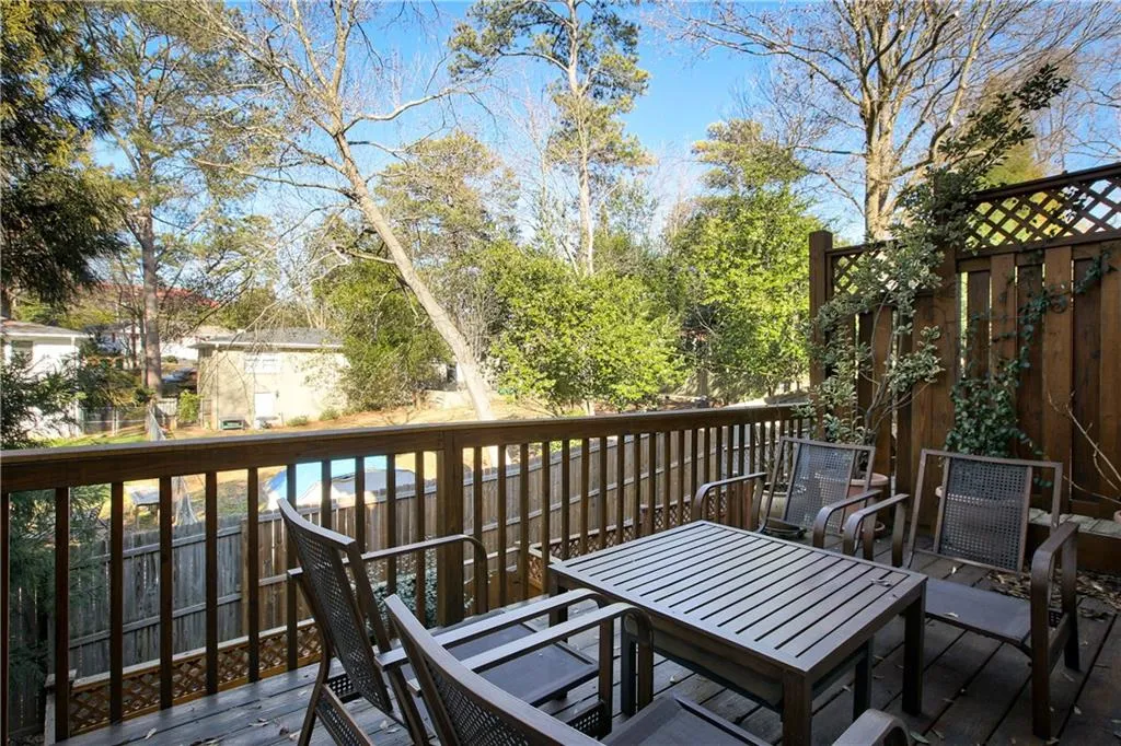 157 Chemin De Vie, Sandy Springs, Georgia 30342, 3 Bedrooms Bedrooms, ,3 BathroomsBathrooms,Residential,Sold,157 Chemin De Vie,5959628