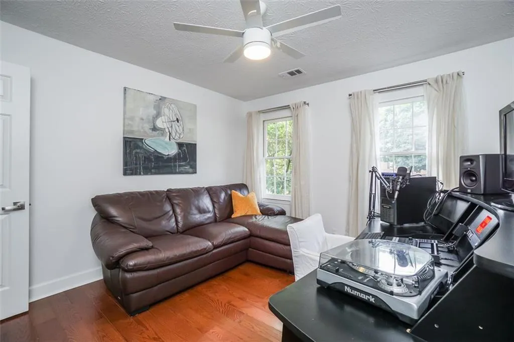 7917 Briar Villa, Sandy Springs, Georgia 30350, 3 Bedrooms Bedrooms, ,2 BathroomsBathrooms,Residential,Sold,7917 Briar Villa,6924557