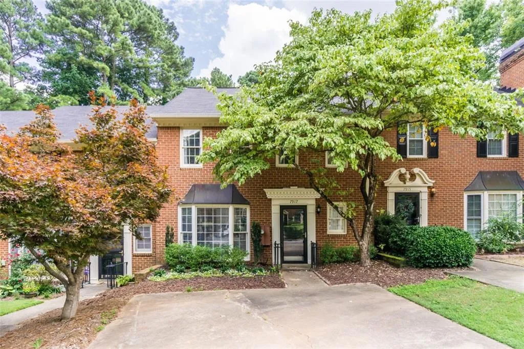 7917 Briar Villa, Sandy Springs, Georgia 30350, 3 Bedrooms Bedrooms, ,2 BathroomsBathrooms,Residential,Sold,7917 Briar Villa,6924557