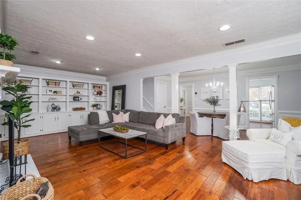 7917 Briar Villa, Sandy Springs, Georgia 30350, 3 Bedrooms Bedrooms, ,2 BathroomsBathrooms,Residential,Sold,7917 Briar Villa,6924557