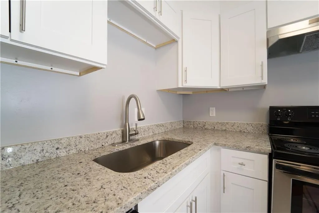 355 Winding River Unit #d, Sandy Springs, Georgia 30350, 2 Bedrooms Bedrooms, ,2 BathroomsBathrooms,Residential,Sold,355 Winding River Unit #d,6815807
