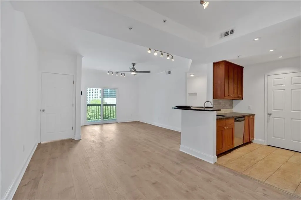 Kitchen with new tile floors (2022), stainless steel appliances
