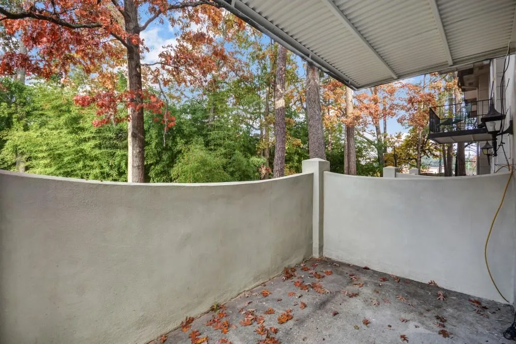 725 Dalrymple Road Unit 2f, Sandy Springs, Georgia 30328, 2 Bedrooms Bedrooms, ,2 BathroomsBathrooms,Residential,Sold,725 Dalrymple Road Unit 2f,6649185