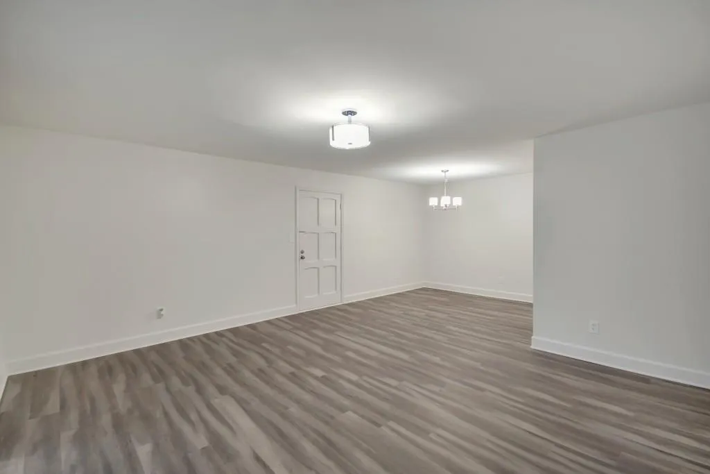 725 Dalrymple Road Unit 2f, Sandy Springs, Georgia 30328, 2 Bedrooms Bedrooms, ,2 BathroomsBathrooms,Residential,Sold,725 Dalrymple Road Unit 2f,6649185