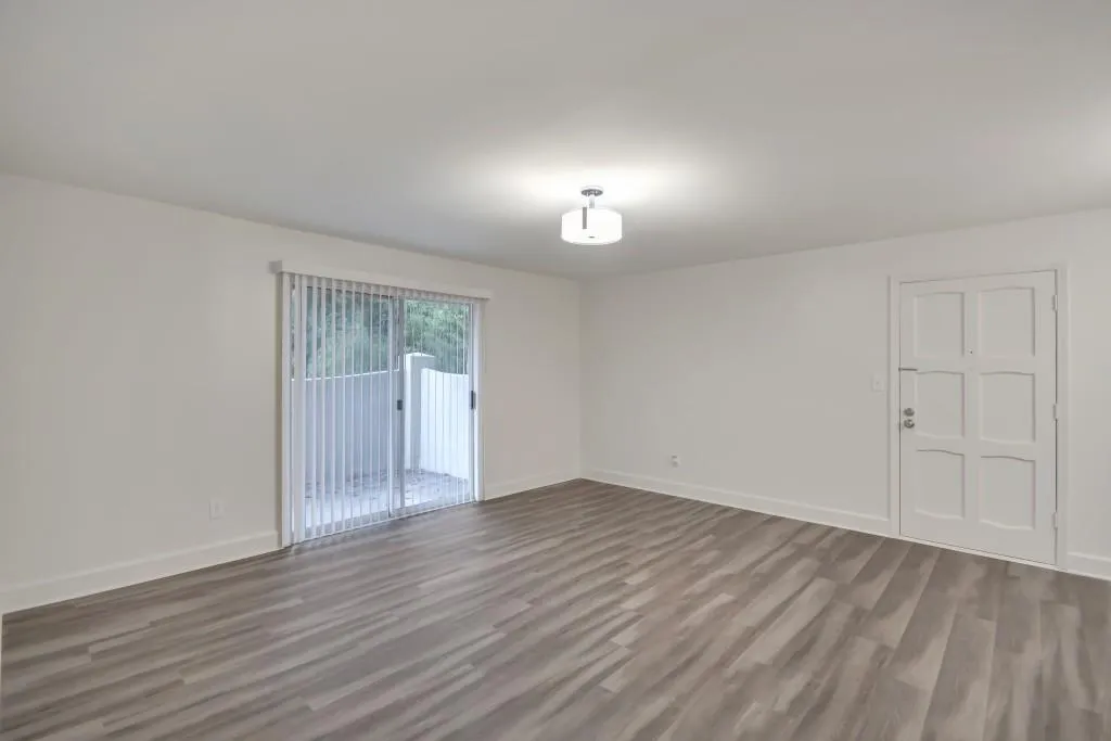 725 Dalrymple Road Unit 2f, Sandy Springs, Georgia 30328, 2 Bedrooms Bedrooms, ,2 BathroomsBathrooms,Residential,Sold,725 Dalrymple Road Unit 2f,6649185