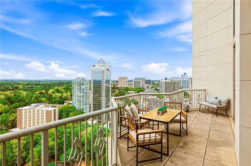 2795 Peachtree Road Ne Unit 2601, Atlanta, Georgia 30305, 2 Bedrooms Bedrooms, 0 ,2 BathroomsBathrooms,Residential,For Sale,2795 Peachtree Road Ne Unit 2601,7749140