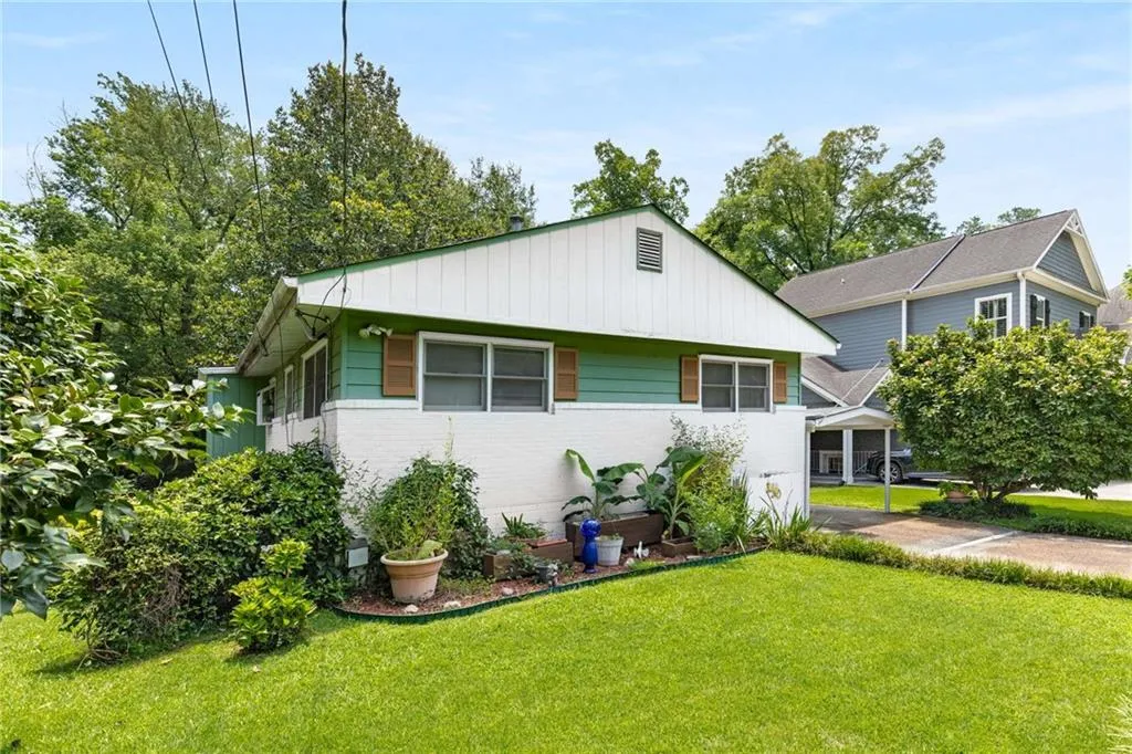 View of front facade featuring a front lawn and brick siding