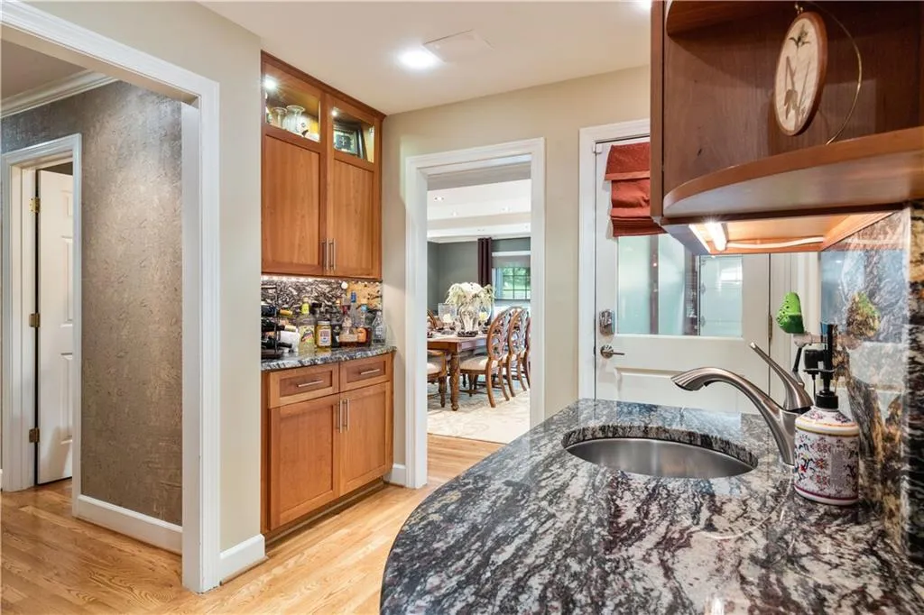 15 S Battery Place, Atlanta, Georgia 30342, 4 Bedrooms Bedrooms, ,3 BathroomsBathrooms,Residential,Sold,15 S Battery Place,7070686