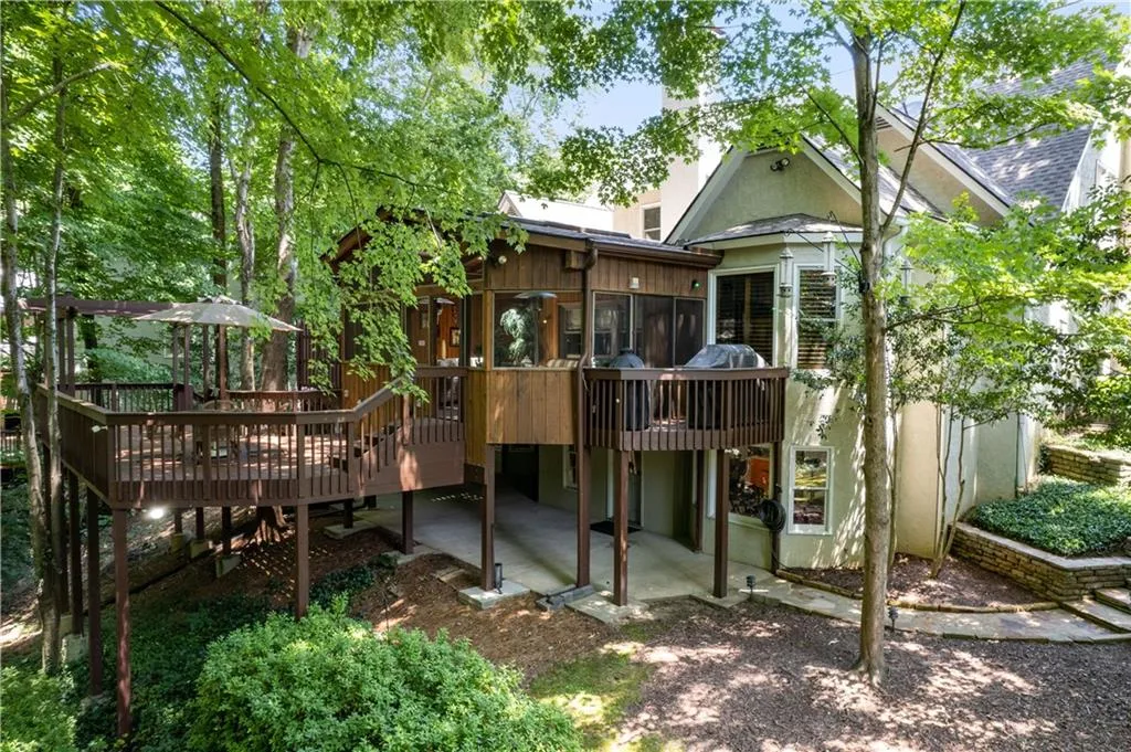 15 S Battery Place, Atlanta, Georgia 30342, 4 Bedrooms Bedrooms, ,3 BathroomsBathrooms,Residential,Sold,15 S Battery Place,7070686