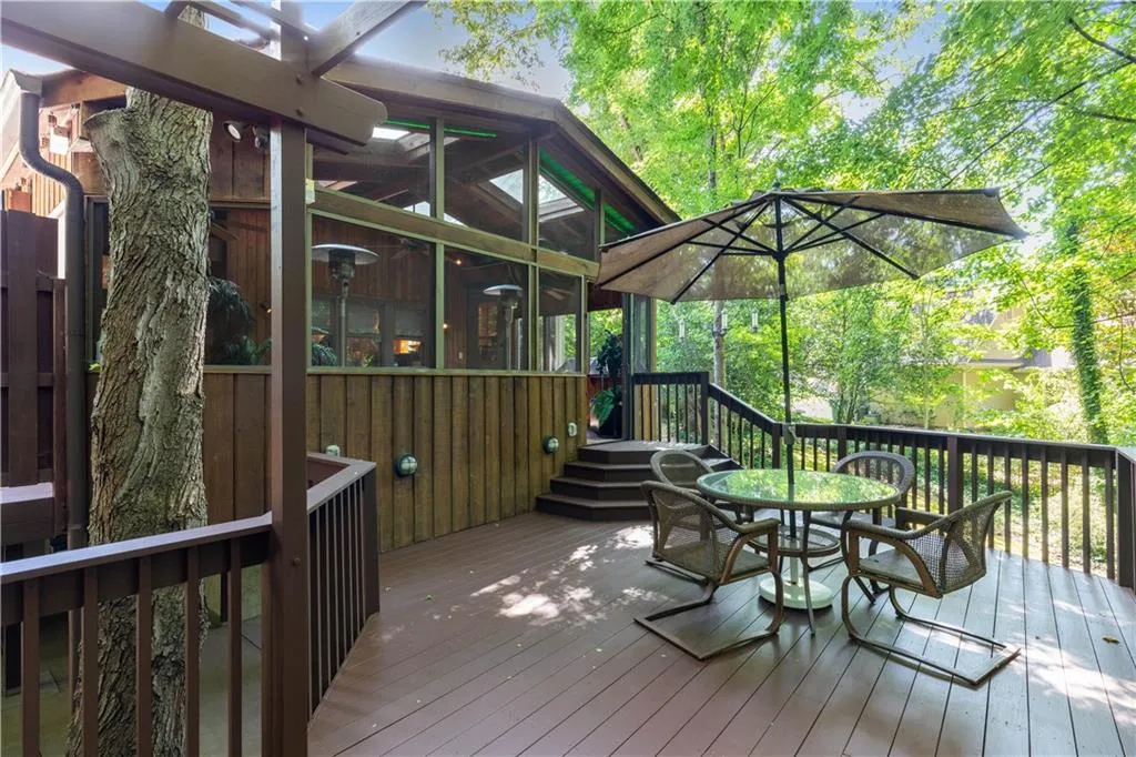 15 S Battery Place, Atlanta, Georgia 30342, 4 Bedrooms Bedrooms, ,3 BathroomsBathrooms,Residential,Sold,15 S Battery Place,7070686