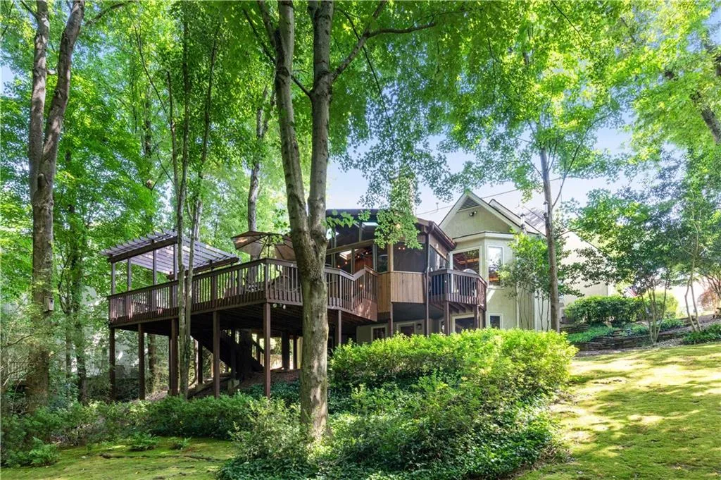 15 S Battery Place, Atlanta, Georgia 30342, 4 Bedrooms Bedrooms, ,3 BathroomsBathrooms,Residential,Sold,15 S Battery Place,7070686