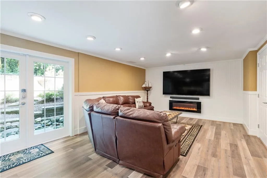 15 S Battery Place, Atlanta, Georgia 30342, 4 Bedrooms Bedrooms, ,3 BathroomsBathrooms,Residential,Sold,15 S Battery Place,7070686