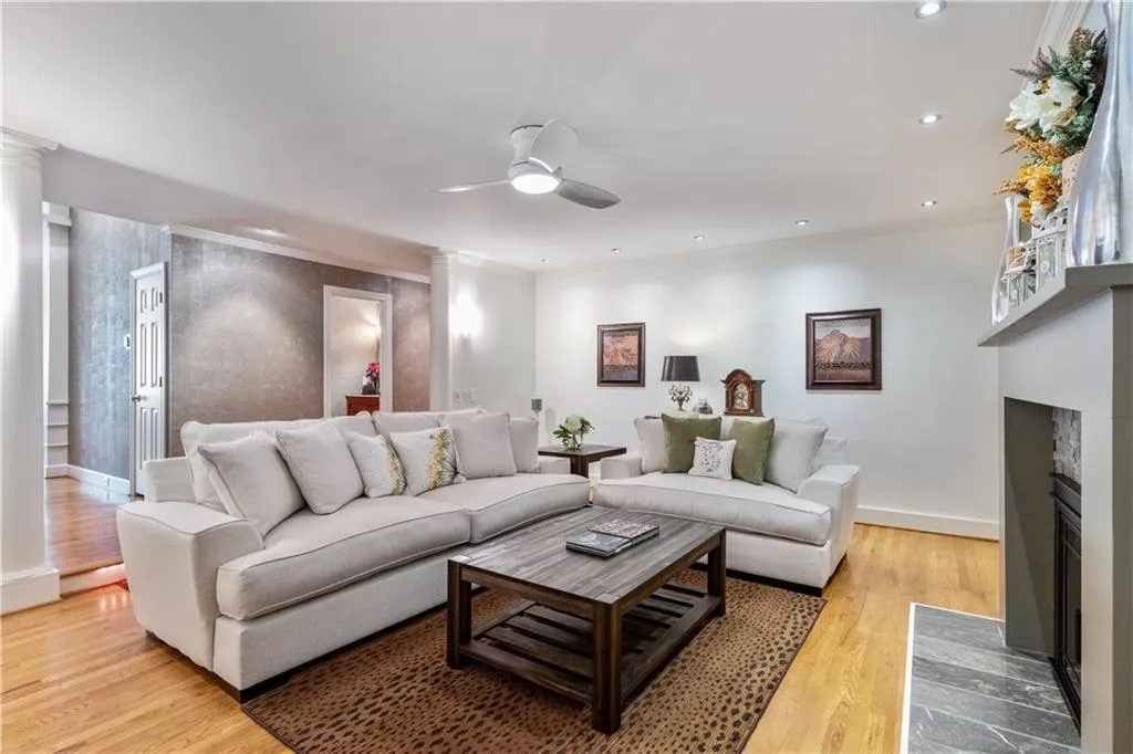 15 S Battery Place, Atlanta, Georgia 30342, 4 Bedrooms Bedrooms, ,3 BathroomsBathrooms,Residential,Sold,15 S Battery Place,7070686