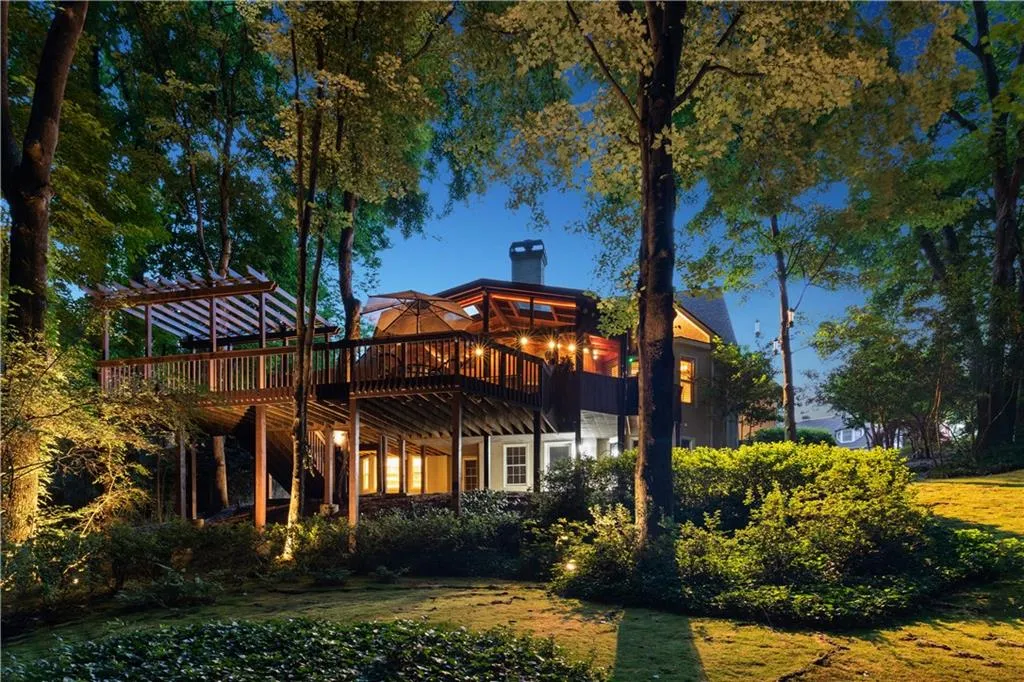 15 S Battery Place, Atlanta, Georgia 30342, 4 Bedrooms Bedrooms, ,3 BathroomsBathrooms,Residential,Sold,15 S Battery Place,7070686