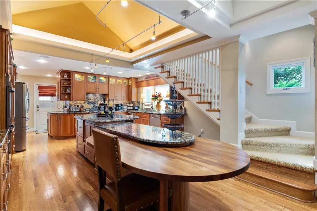 15 S Battery Place, Atlanta, Georgia 30342, 4 Bedrooms Bedrooms, ,3 BathroomsBathrooms,Residential,Sold,15 S Battery Place,7070686