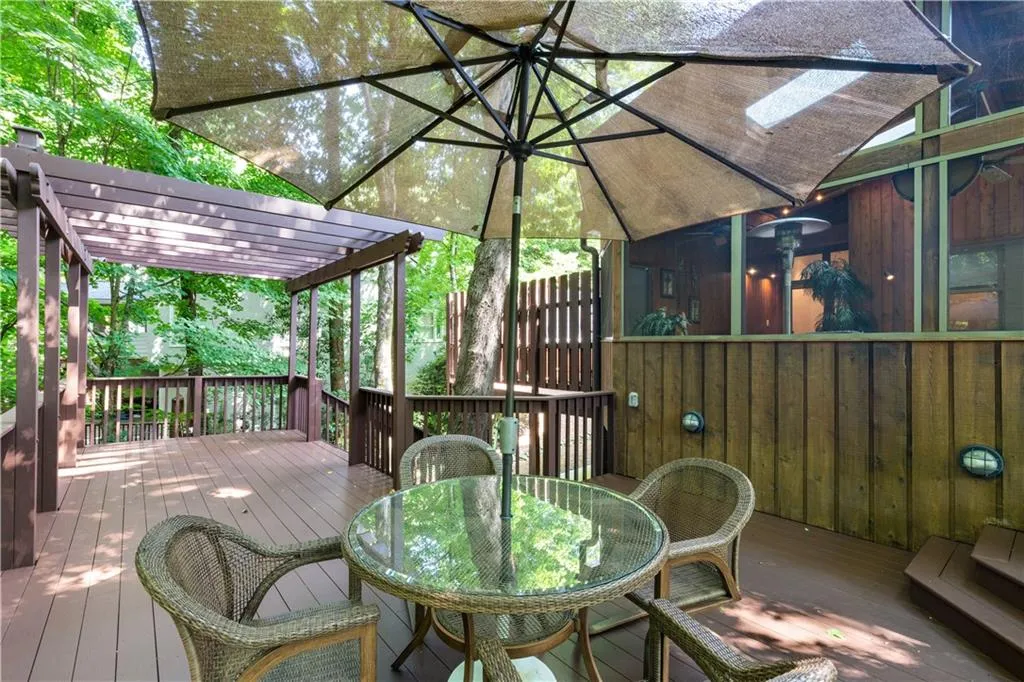 15 S Battery Place, Atlanta, Georgia 30342, 4 Bedrooms Bedrooms, ,3 BathroomsBathrooms,Residential,Sold,15 S Battery Place,7070686