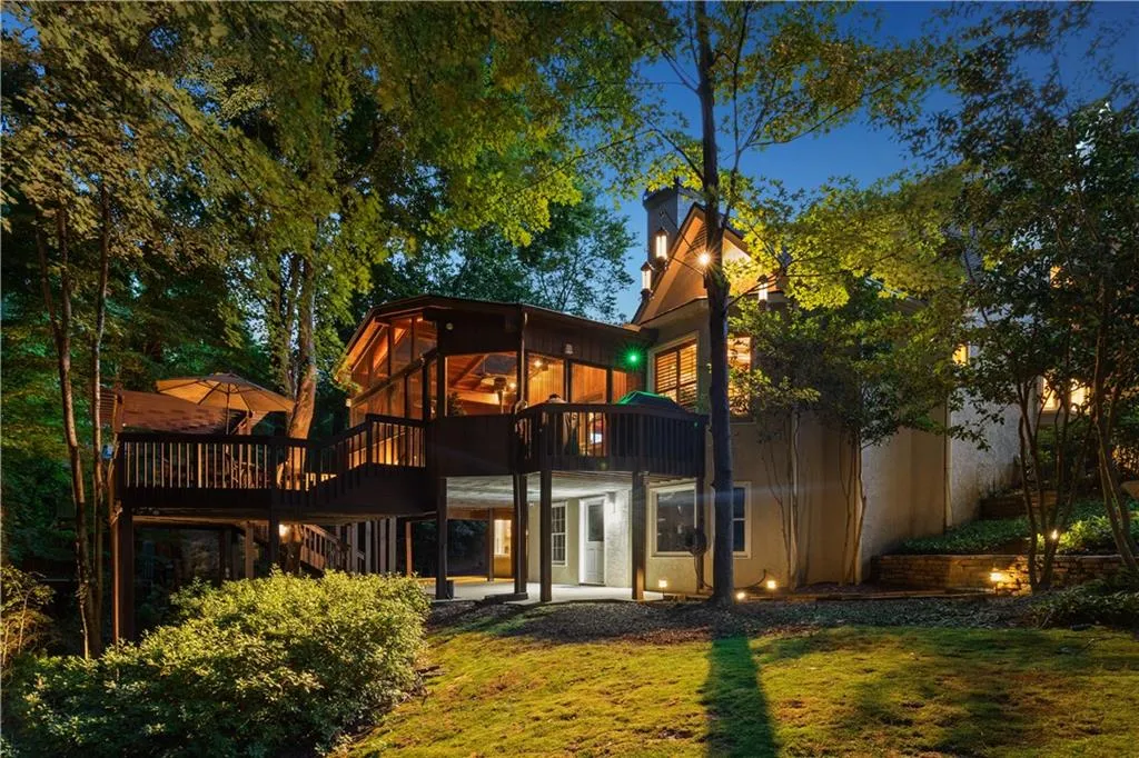 15 S Battery Place, Atlanta, Georgia 30342, 4 Bedrooms Bedrooms, ,3 BathroomsBathrooms,Residential,Sold,15 S Battery Place,7070686
