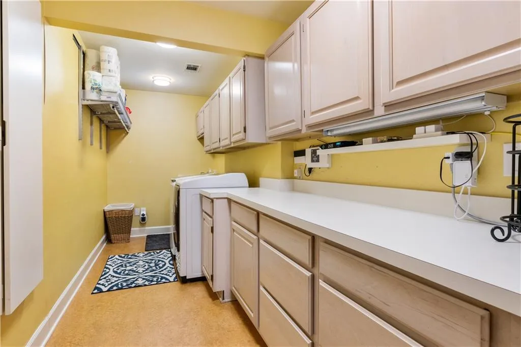 15 S Battery Place, Atlanta, Georgia 30342, 4 Bedrooms Bedrooms, ,3 BathroomsBathrooms,Residential,Sold,15 S Battery Place,7070686