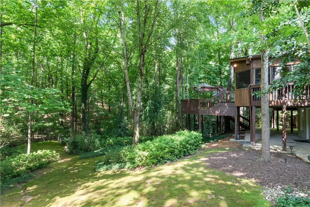 15 S Battery Place, Atlanta, Georgia 30342, 4 Bedrooms Bedrooms, ,3 BathroomsBathrooms,Residential,Sold,15 S Battery Place,7070686
