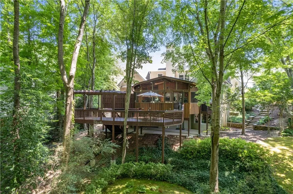 15 S Battery Place, Atlanta, Georgia 30342, 4 Bedrooms Bedrooms, ,3 BathroomsBathrooms,Residential,Sold,15 S Battery Place,7070686