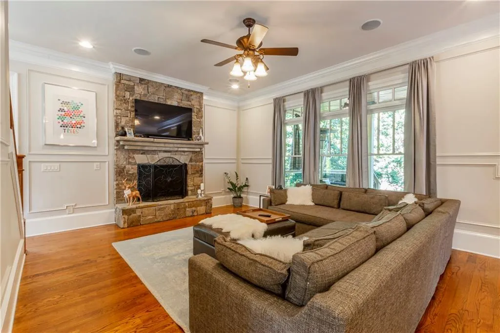 284 Hedden Street Ne, Atlanta, Georgia 30342, 5 Bedrooms Bedrooms, ,4 BathroomsBathrooms,Residential,Sold,284 Hedden Street Ne,6626558
