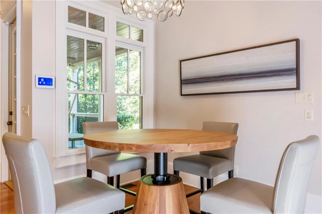 284 Hedden Street Ne, Atlanta, Georgia 30342, 5 Bedrooms Bedrooms, ,4 BathroomsBathrooms,Residential,Sold,284 Hedden Street Ne,6626558