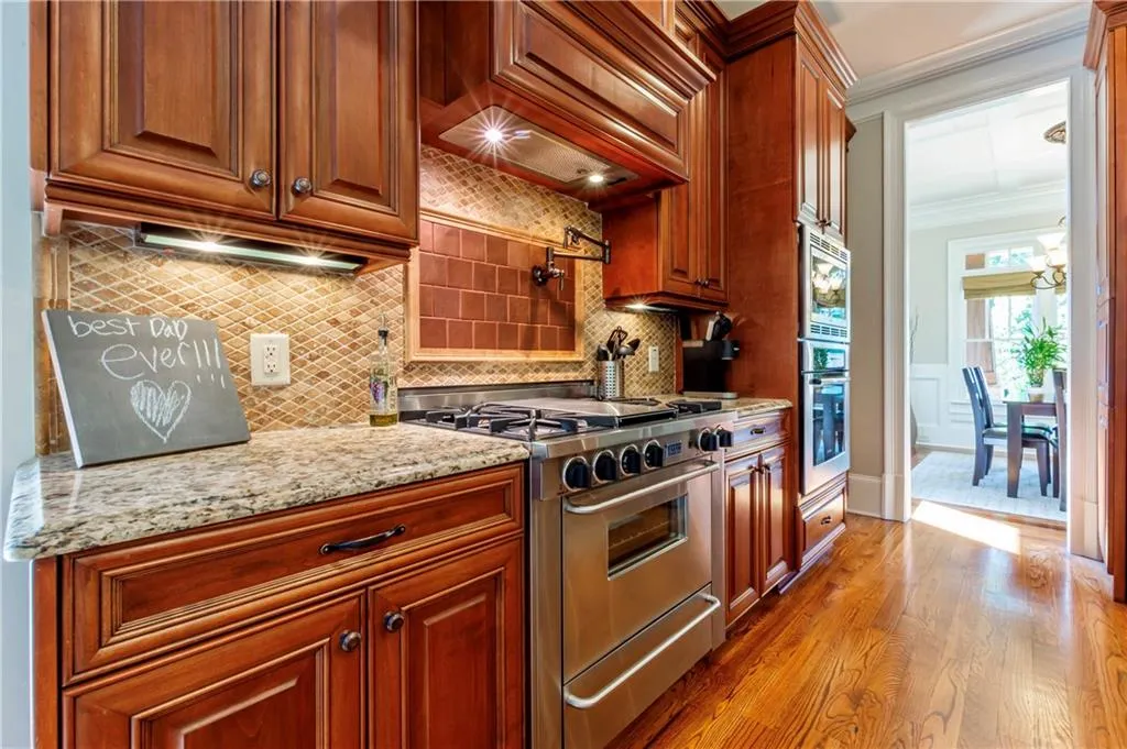 284 Hedden Street Ne, Atlanta, Georgia 30342, 5 Bedrooms Bedrooms, ,4 BathroomsBathrooms,Residential,Sold,284 Hedden Street Ne,6626558