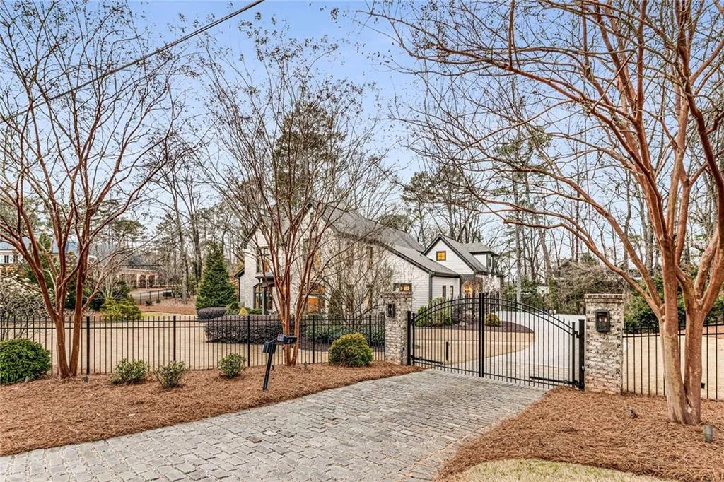 5030 Riverview Road, Atlanta, Georgia 30327, 7 Bedrooms Bedrooms, ,9 BathroomsBathrooms,Residential,Sold,5030 Riverview Road,7353377