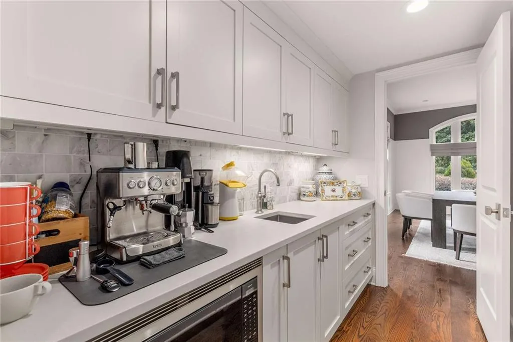 5030 Riverview Road, Atlanta, Georgia 30327, 7 Bedrooms Bedrooms, ,9 BathroomsBathrooms,Residential,Sold,5030 Riverview Road,7353377