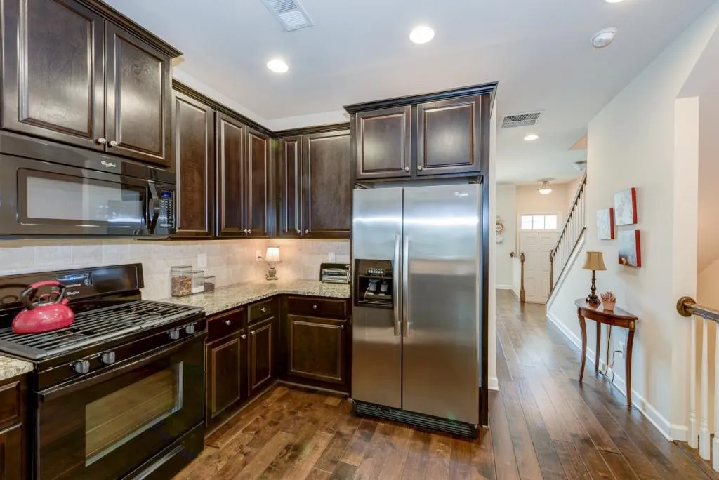7460 Glisten Avenue, Atlanta, Georgia 30328, 3 Bedrooms Bedrooms, ,3 BathroomsBathrooms,Residential,Sold,7460 Glisten Avenue,5885657