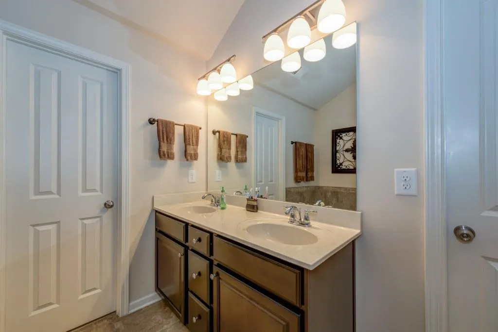 7460 Glisten Avenue, Atlanta, Georgia 30328, 3 Bedrooms Bedrooms, ,3 BathroomsBathrooms,Residential,Sold,7460 Glisten Avenue,5885657